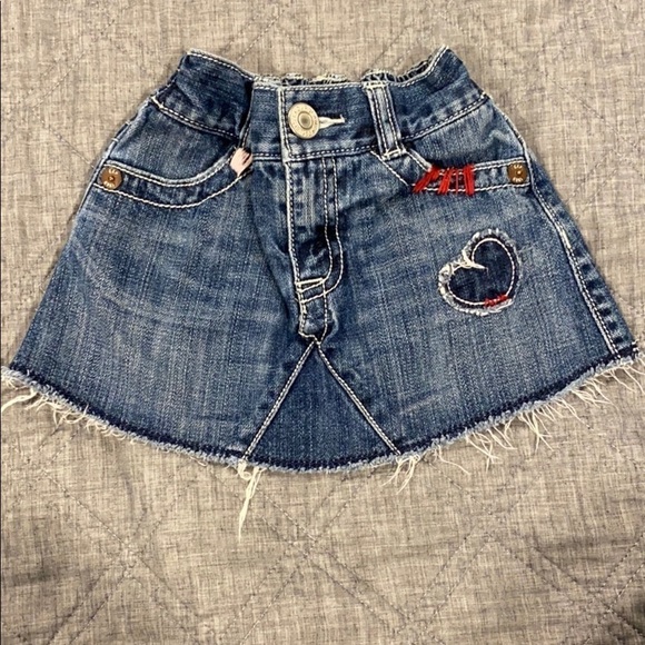 Gap EUC Adorable skirt with heart patch - Picture 1 of 5